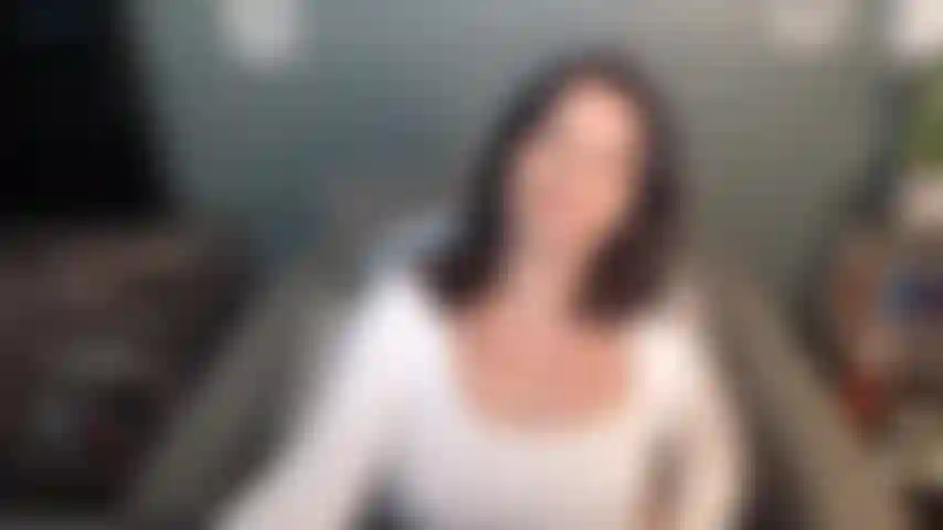 Faccio giocare la mia figa con 4 sperma.