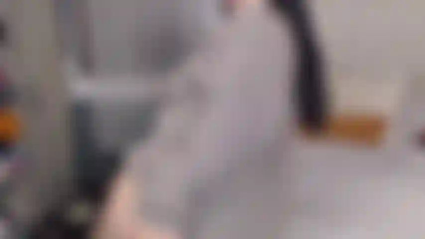 Mi scopo la figa con il mio dildo preferito e mi stuzzico il culo.