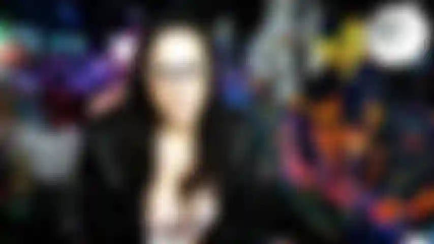 Preparati ad adorare i miei piedi maestosi, schiavo! In questa sessione di joi cei, ti stuzzicherò con i miei polpacci, le dita dei piedi e le piante dei piedi sinuosi, facendoti venire senza toccarti. Implorerai di più, ma ti darò solo ciò che voglio, quando voglio.