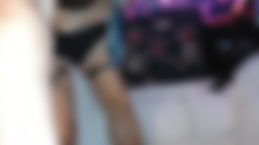 Guarda come fletto i miei potenti polpacci in questa compilation, mostrando le mie gambe toniche e muscolose in tutto il loro splendore. Da lenta e sensuale a veloce e feroce, ti stuzzicherò con i miei polpacci, facendoti desiderare di più.