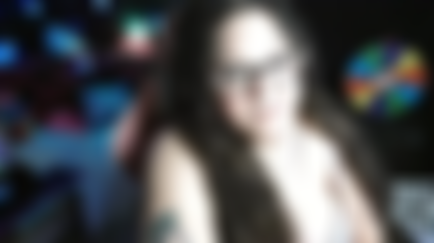 Gioco con lo strap-on con sph e conto alla rovescia joi.