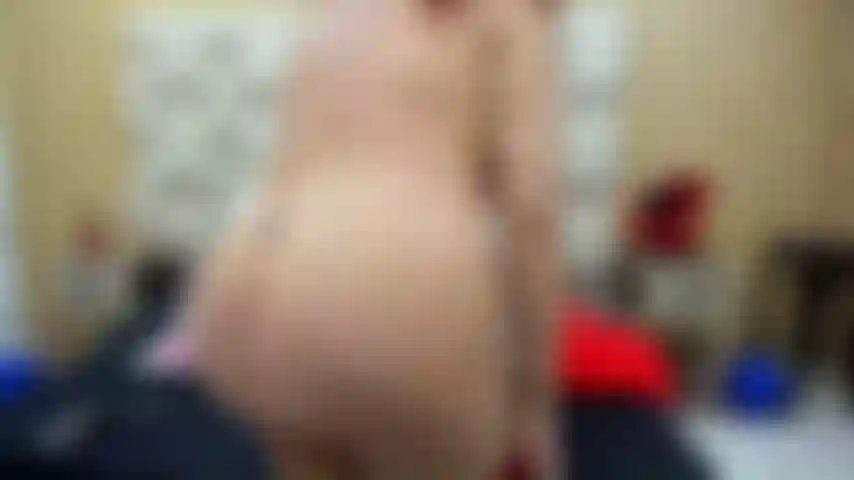 Ti piace l'anale zommm vieni a provare il frutto della passione.
