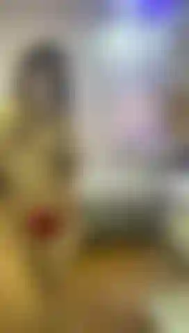 La tua voce è la mia debolezza; mi scioglie e risveglia i miei desideri più profondi.