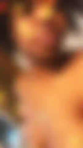 La doccia sexy della ragazza della porta accanto! Nuda pronta all'azione. Come stai ora che non ti ho visto ultimamente?