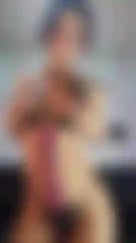 Niente di meglio di bei seni con capezzoli succosi, vieni a succhiarli amore.