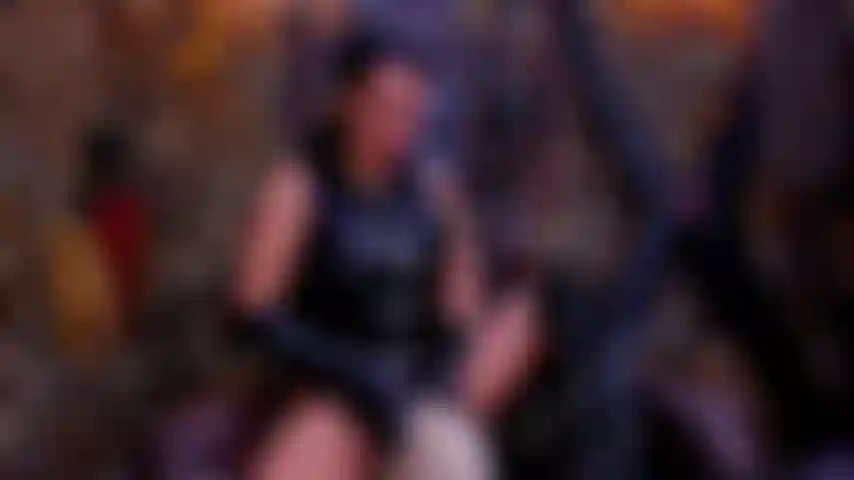 . Vieni qui e guida le mie mani attraverso la terra del desiderio. Sono una donna dolce, amichevole e sensuale! Diffondo sensualità intorno a me, lascia che ti abbracci con essa!