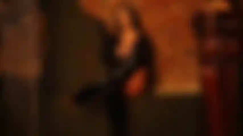 . Ho sempre avuto una passione per la lingerie e gli accessori fetish - latex - pelle - vinile pvc - tacchi alti e stivali alti. Amo anche la lingerie in pizzo e raso, le calze di nylon ei collant con le scarpe eleganti. La lingerie sexy rende tutto migliore.