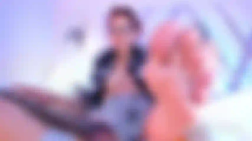 Succhiami le dita dei piedi con gli occhiali.