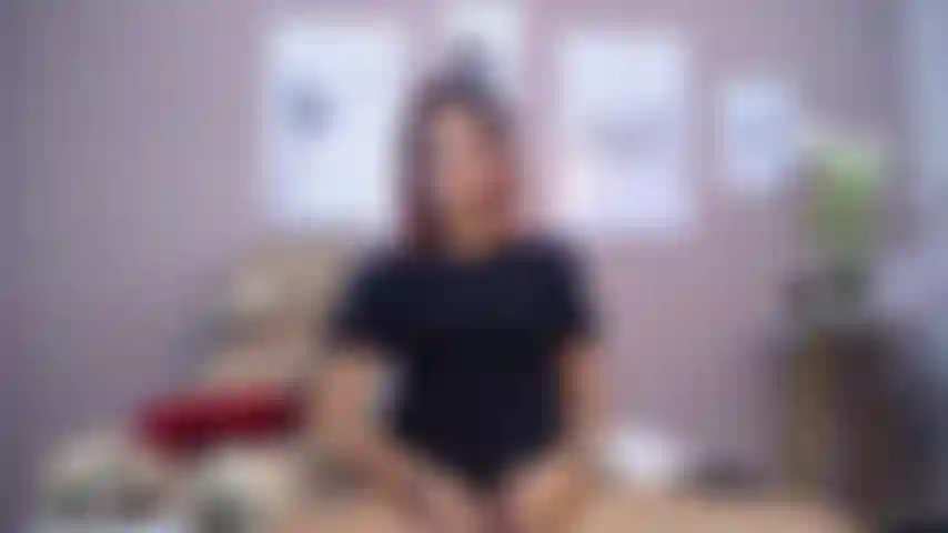 Mi piace succhiare il tuo cazzo dopo aver controllato il mio lussureggiante.