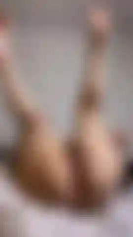 Guardami squirtare sul tuo grosso cazzo da 8 pollici e usarlo come lubrificante per scopare la mia stretta figa asiatica.