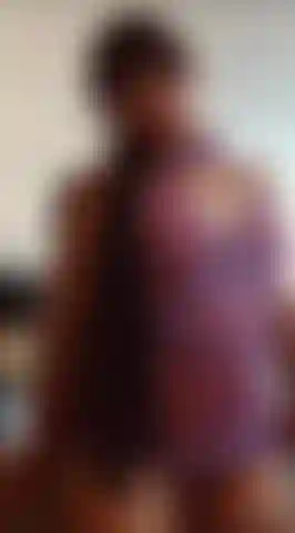 Mi muovo al ritmo della musica danzando solo per te e mettendo in mostra questo corpo erotico che è a tua completa disposizione.