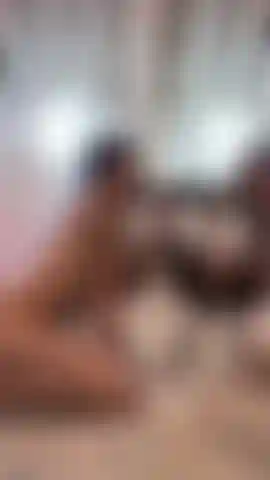 Che succhia il tuo cazzo davanti allo specchio.