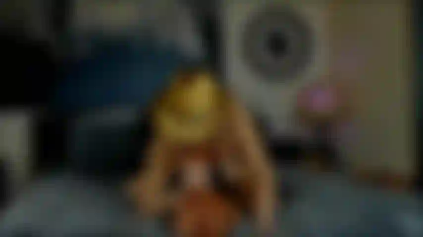 Giro sul torso e faccio il bj.