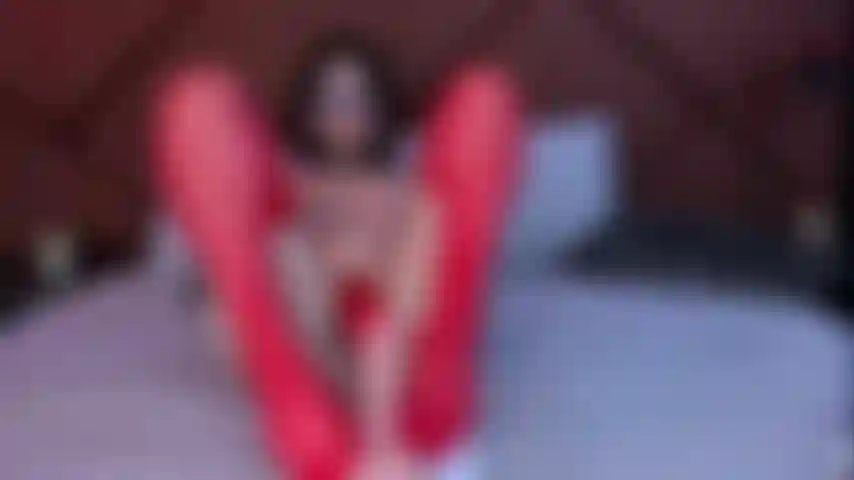 Scalza, bagnata e gioco solo per te.