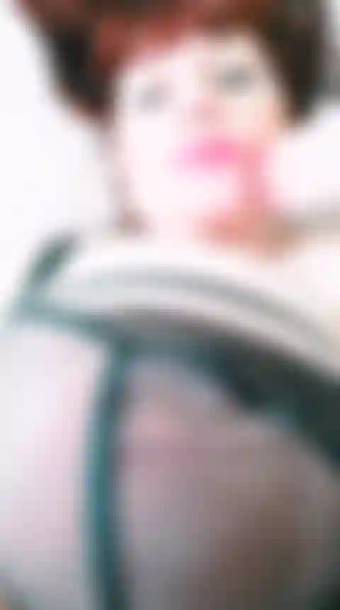 Mi tolgo il reggiseno nuovo, pov adoro il mio seno caldo.