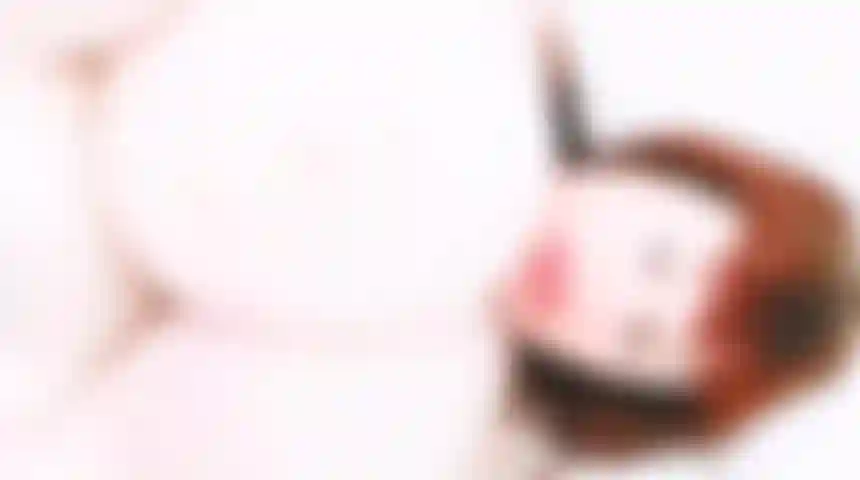 Massaggio con olio e gioco con tette enormi.