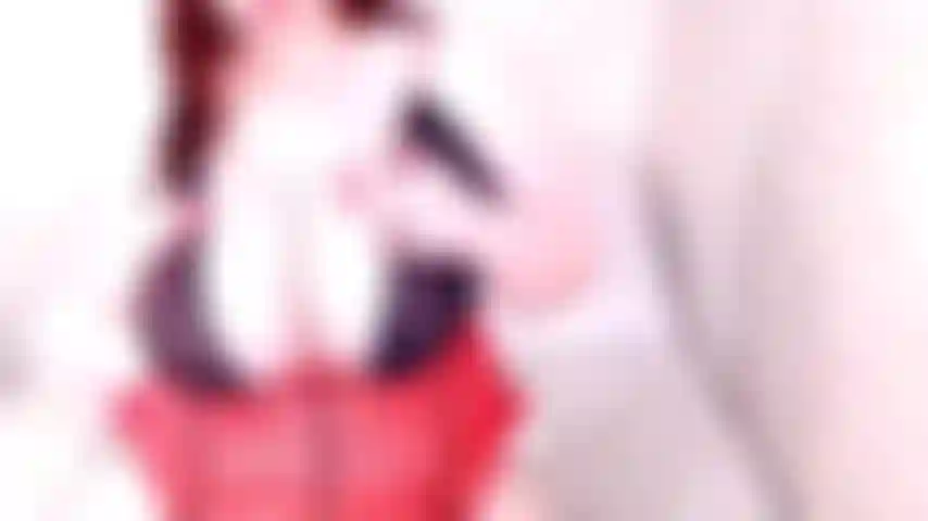 Uso uno strapon per la prima volta, pegging in topless.