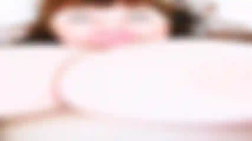 Adoro le enormi tette naturali.