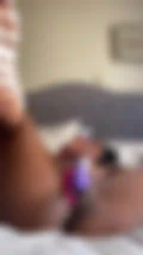 Una bella figa palpitante e bagnata che viene per papà.