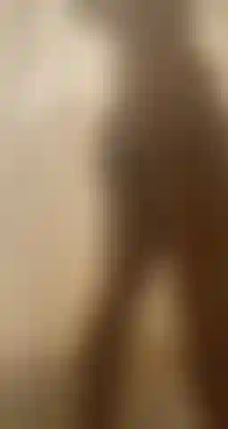 La figa che scuote il culo che fa capolino nella doccia piena di vapore.