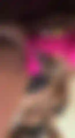 Kyla si scopa la figa stretta e bagnata con dentro lussureggiante.