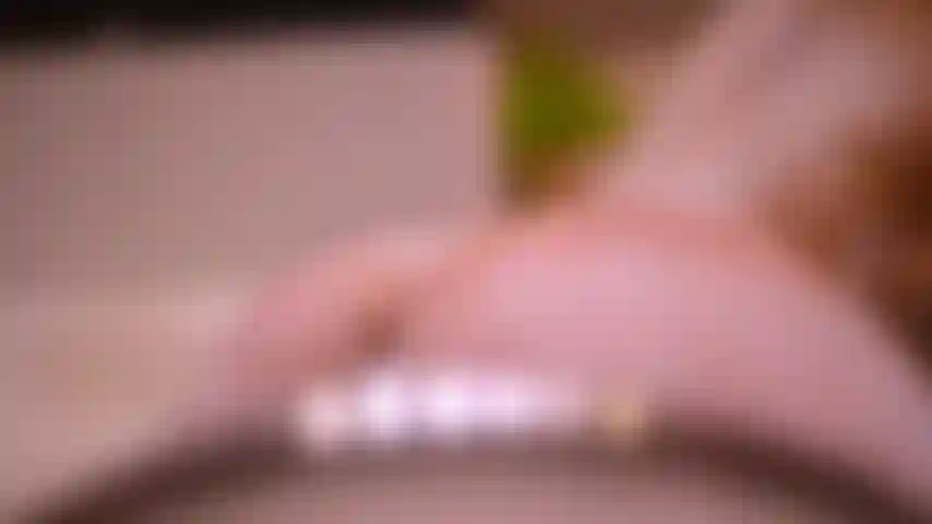 Che scuote il mio culo tutto bagnato nella vasca idromassaggio.