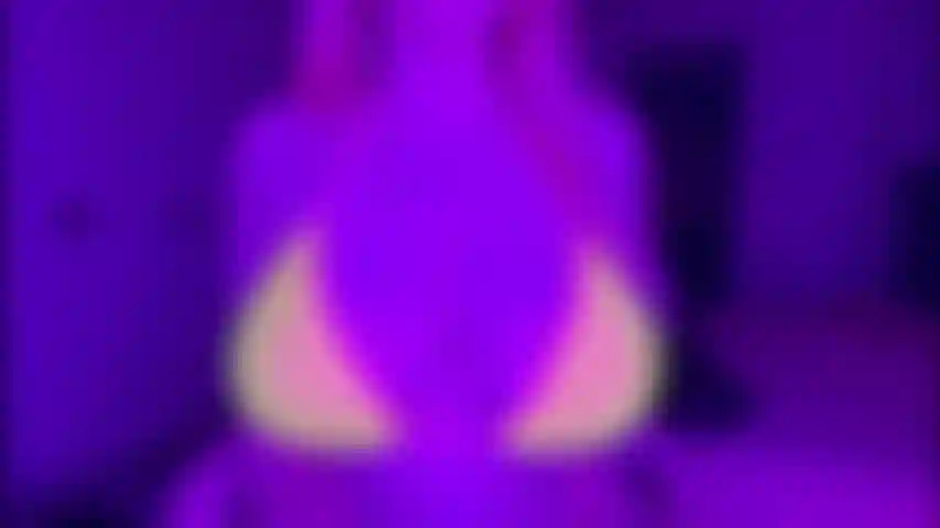 Una monellosa bikini al neon.