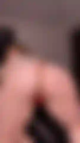 Il culo rimbalza e scopa da dietro.