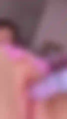 Scopata nella figa bagnata con un dildo fantasy.