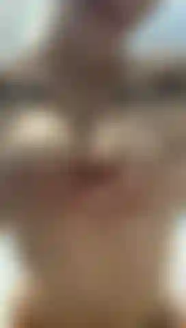 Che gocciola succhi mentre gemo nella vasca // schizzo.