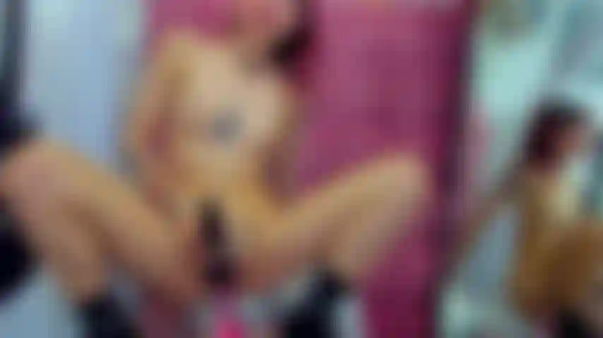 Cavalco un grosso dildo.