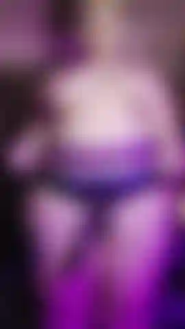 La mistress ti penetrerà con un strap-on con un cazzo nero da 10". Parla di come ti userà a fondo e ti trasformerà in un giocattolo sessuale. #Strapon #pegging #cuck #sissy #bbc #femdom #mistress #boobs #tits #roleplay #bbw #kink.