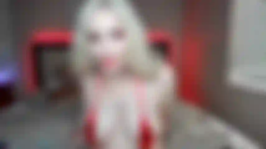 La sorellastra bionda ha colto il conto alla rovescia dell'adorazione dello stronzo del fratellastro.