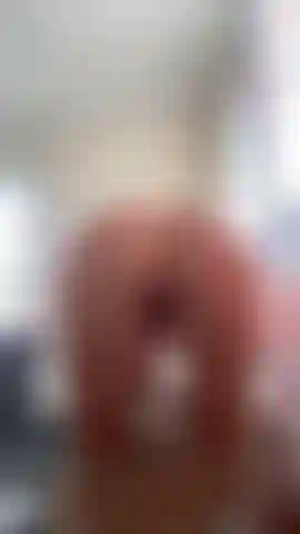 Che si piega scuotendo il sedere.