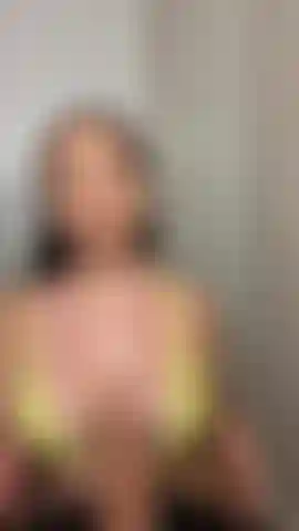 Punto di vista vedo il tuo cazzo uscire così ti faccio il miglior pompino.