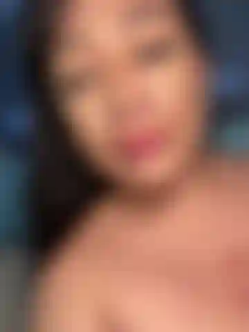 Gioco con lo sperma nella mia figa stretta e bagnata.