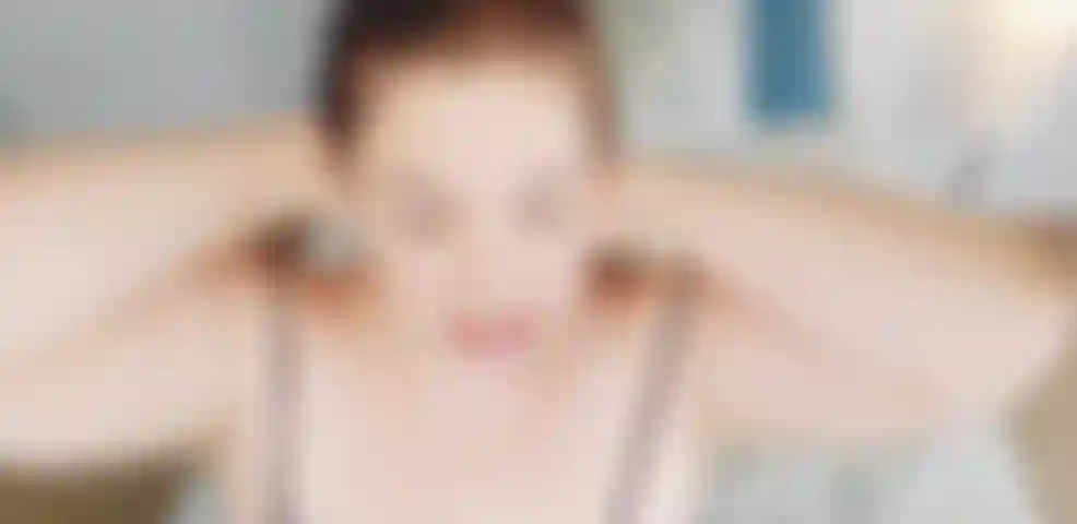 Gioco con la fica e vengo duro con un hitachi!!!