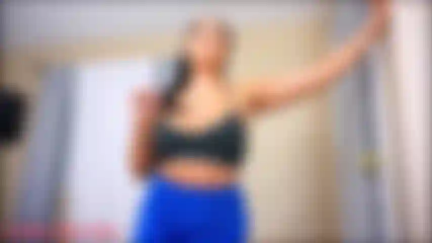 Una femminuccia in mutandine che ti femmineggia.