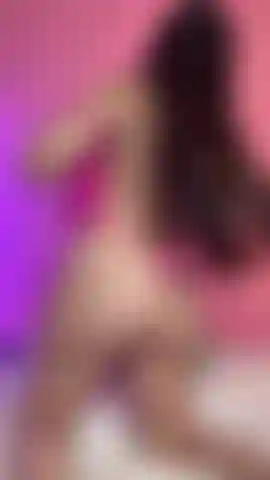 Guarda il mio buco del culo e la mia figa in pov.