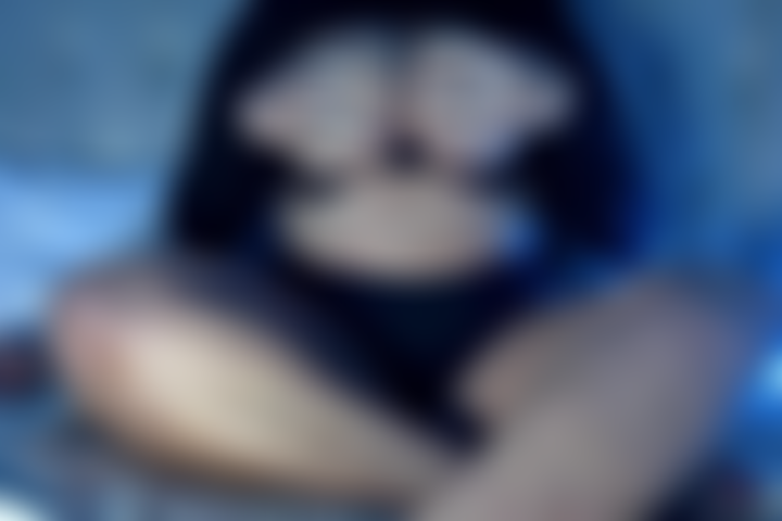 Mi masturbo il tuo cazzo e gioco con le mie grandi tette.