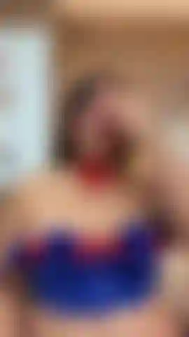 Il tuo cazzo nella mia bocca e un gioco con le mie grandi tette.