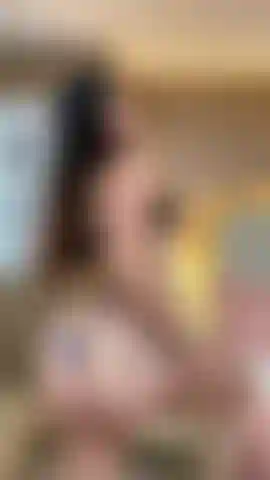 Le mie curve saranno il tuo posto preferito, il mio grande seno e il mio grande culo i tuoi migliori alleati.