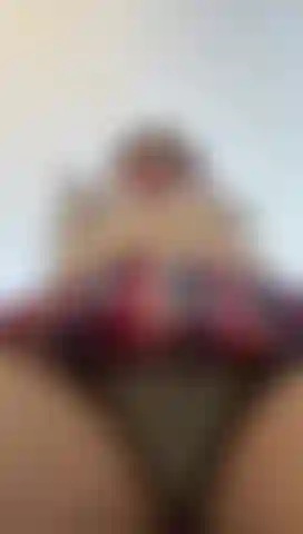 Spogliarmi e giocare con le dita nella mia figa è eccitante per te.