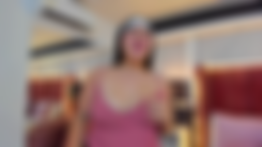 Molto sensuale e mi masturbo con il mio giocattolo.