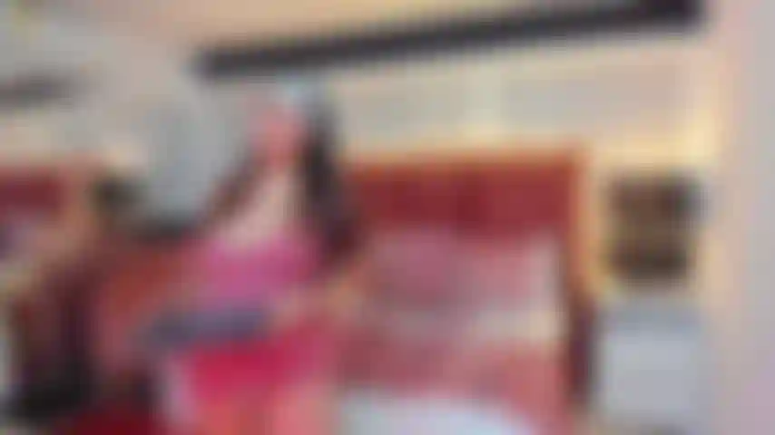 Il mio fascino ti ecciterà, apro il mio culo e mi masturbo per te.