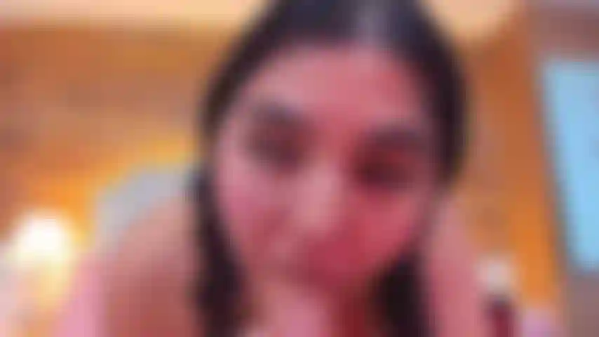 Che ti fa sentire il tuo cazzo nella mia bocca.