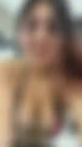 My gaze fixed, serious and dominant... and my curves so present that they will not leave you in peace.