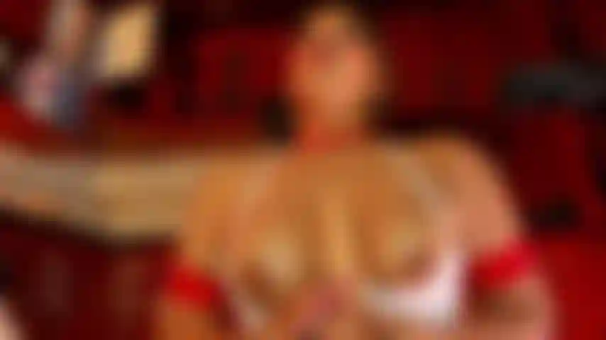 Lavoro di tette, dammi il tuo sperma.