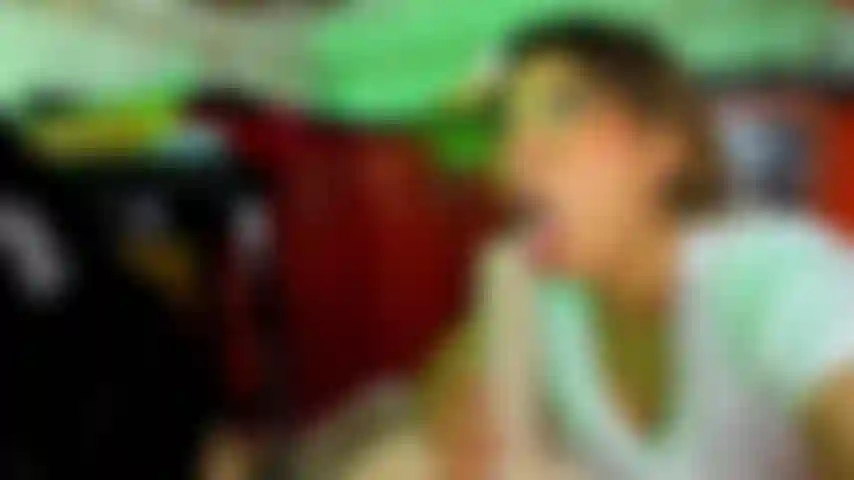 Mi registri mentre ti succhio il cazzo.