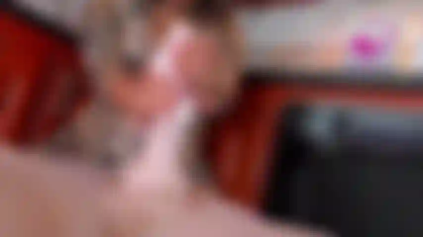 Pov, che si masturba.